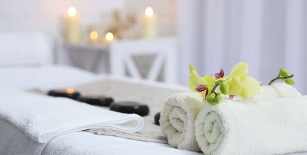 Brust eine Massagemassagentisch