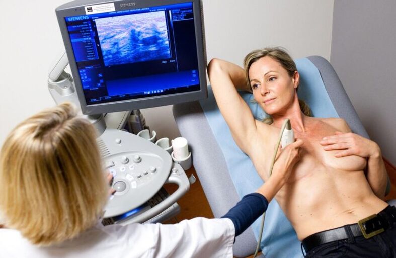 Ultraschall der Brustdrüsen vor einer Brustvergrößerung mit Hyaluronsäure